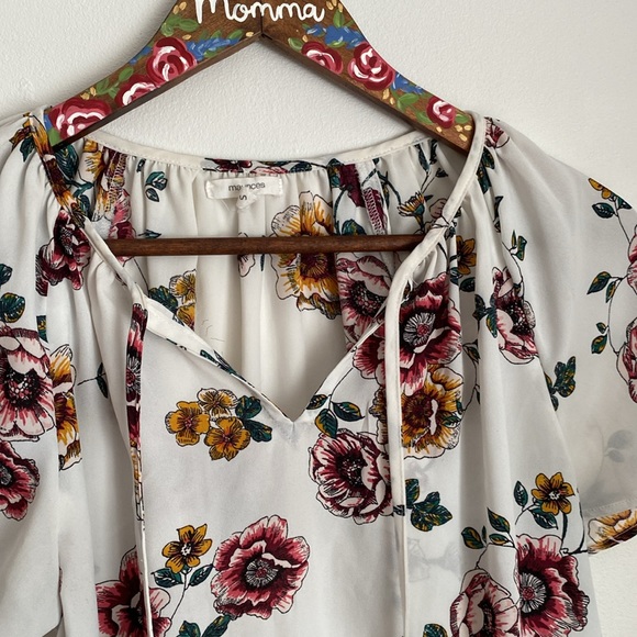 Maurices small women’s short sleeve blouse/top white/grey/floral. - Picture 5 of 13